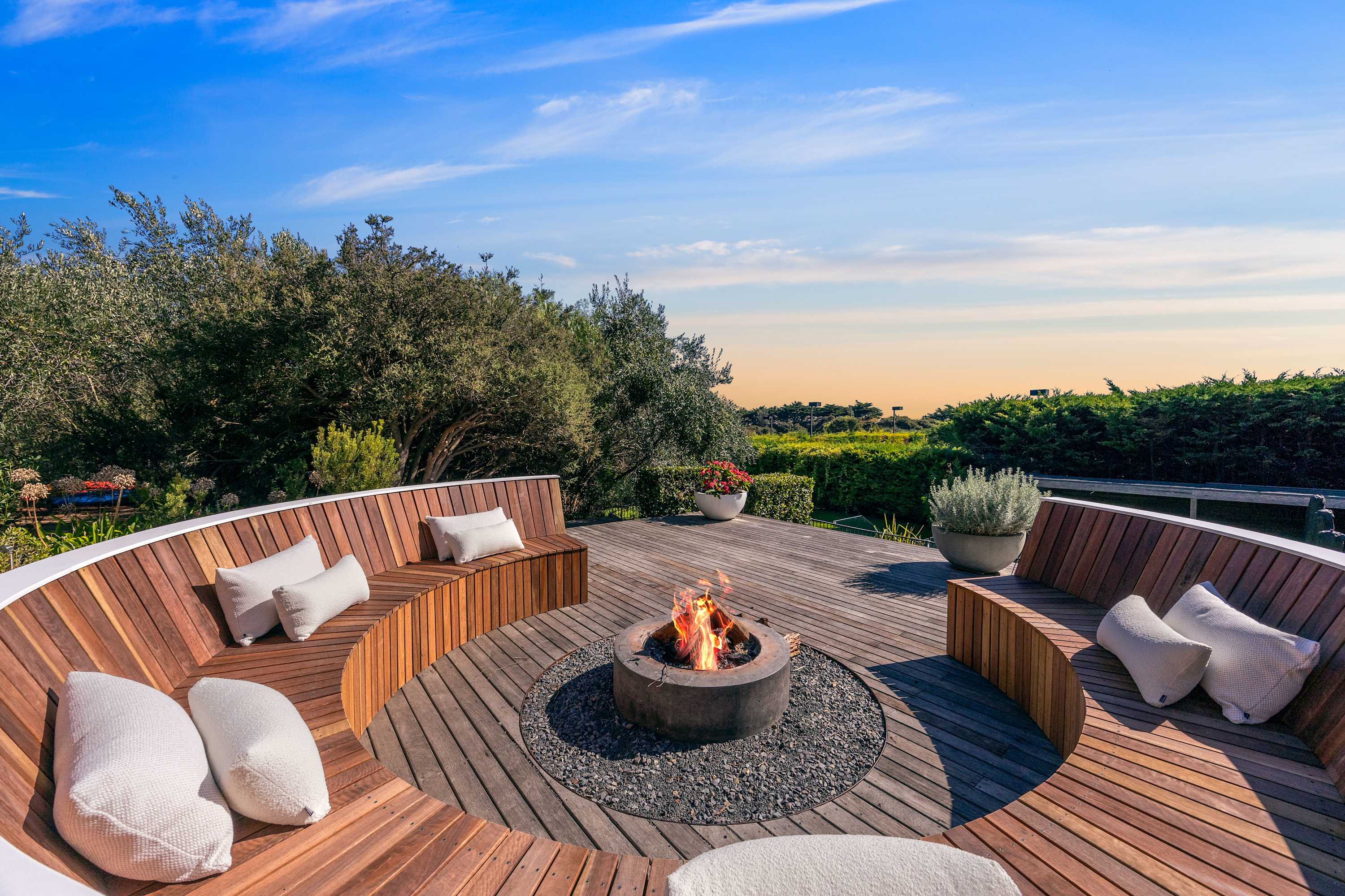 Portsea Sanctuary, Gas Heated Pool & Gardens